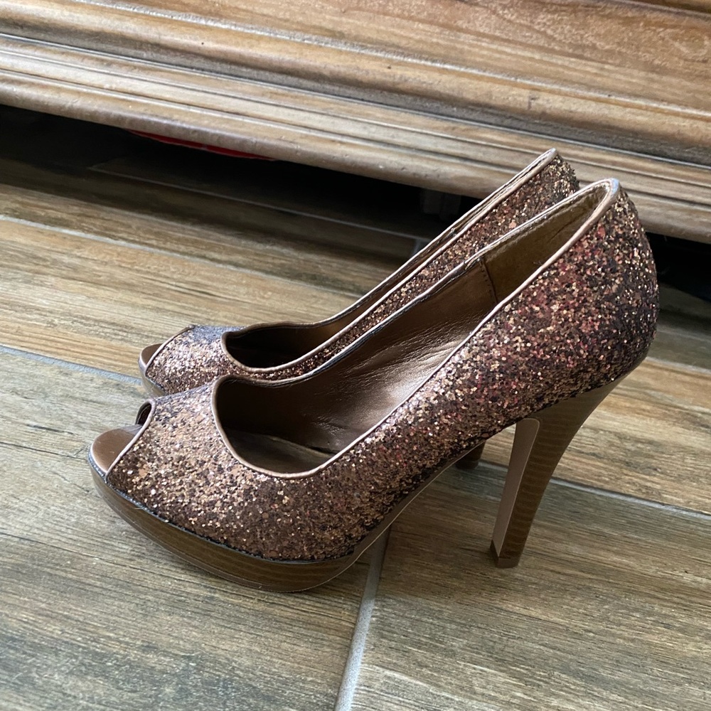 Delicious Sparkle gold heels